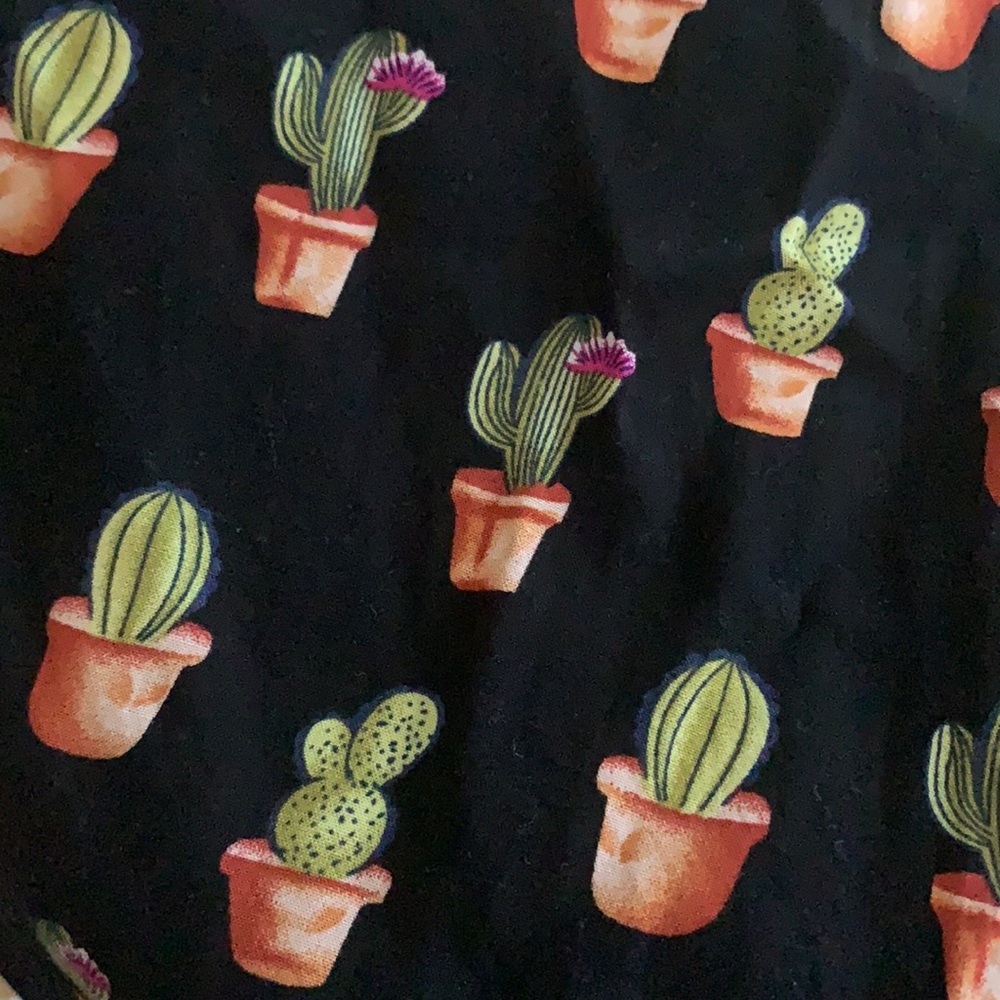 Short sleeve with plants